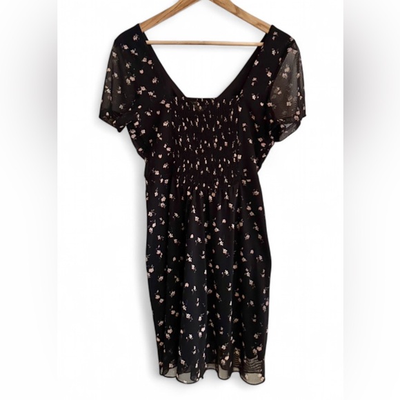 ✨ Hollister Black Floral Ruched Mini Dress Sheer Sleeves Smocked Back Size L - Picture 4 of 8